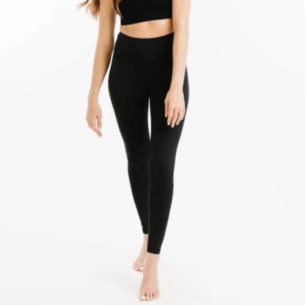 ZYIA • Black Light n Tight Leggings • 6-8